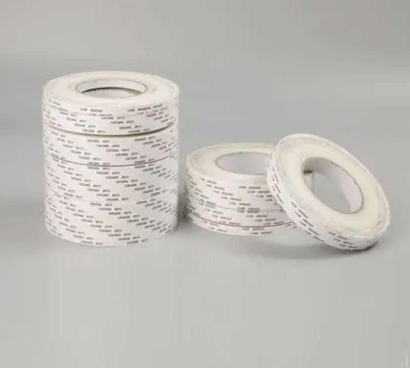 Paano alisin ang dobleng panig na tape sa dingding